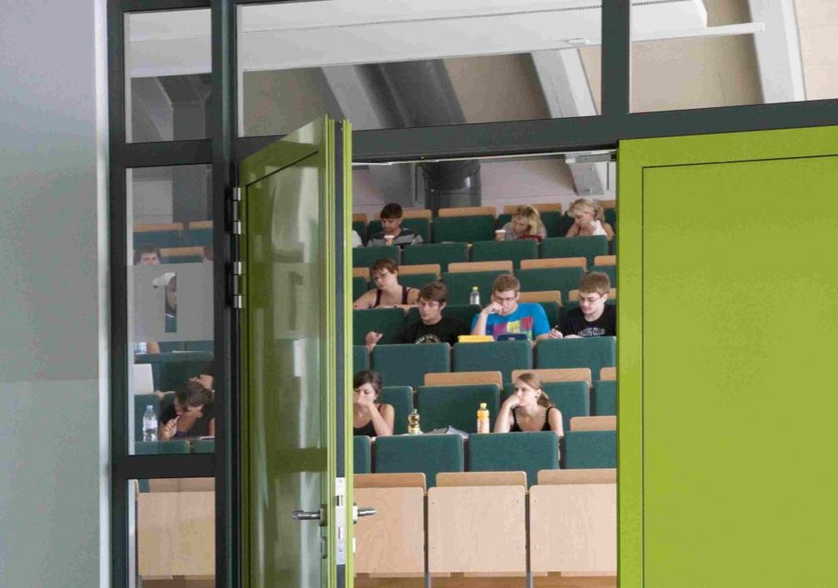 Blick in den Ostfalia-Hörsaal