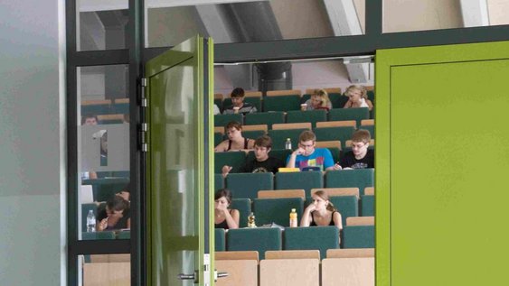 Blick in den Ostfalia-Hörsaal