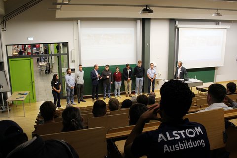 Recruiting Night Duales Studium an der Ostfalia im September 2026 - Studieninteressierte, Partnerunternehmen und Hochschule finden ihre Matches. (öffnet Vergrößerung des Bildes)