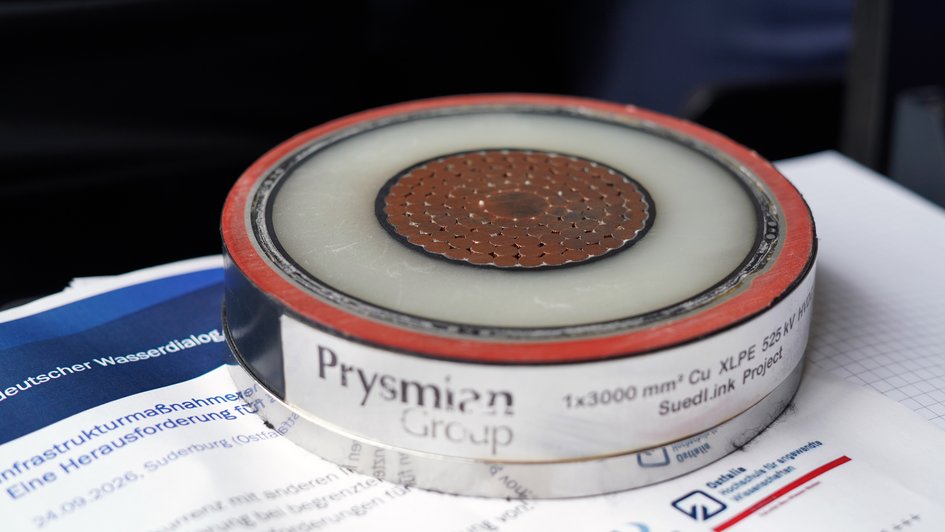 Querschnitt eines Stromkabels der Prysmian Group: Im Rahmen des Vortrags von TenneT und dem Wasserverband Garbsen wurde die technische Ausgestaltung von Stromtrassen und deren Anforderungen im Zusammenhang mit Wasserschutzgebieten thematisiert.
