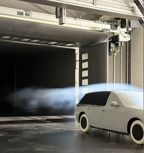 Fahrzeug im Windkanal der Fakultät F