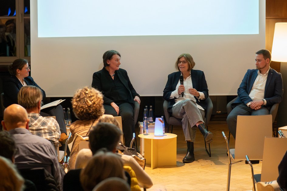 Podiumsdiskussion mit Prof. Dr. Sandra Verena Müller
