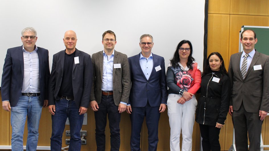 Die Vortragenden beim sechsten Innovationstag des Chemienetzwerks Harz mit dem Ersten Vorsitzenden Dr. Carsten Steffin (rechts).