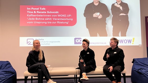Die Gründerinnen Tina und Renate Schmidt (rechts) beim Ostfalia Startup-Lunch. Links ist die Moderatorin Lee Schiewald.