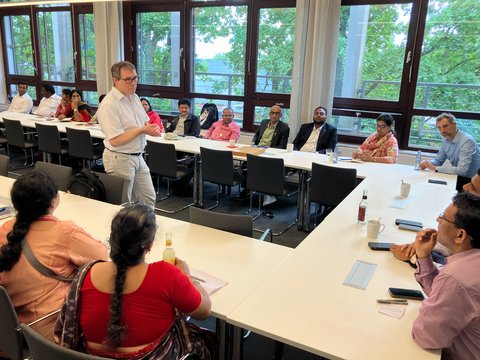 Eine hochrangige Delegation aus dem Bildungssektor des indischen Bundesstaates Telangana hat am 30. Juni 2026 die Ostfalia Hochschule für angewandte Wissenschaften am Campus Wolfenbüttel besucht. (öffnet Vergrößerung des Bildes)