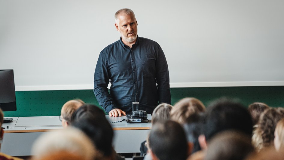 Pressefoto (Leon Tonhäuser/Ostfalia): Prof. Dr. Thorsten Albers, Dekan der Fakultät Bau-Wasser-Boden.