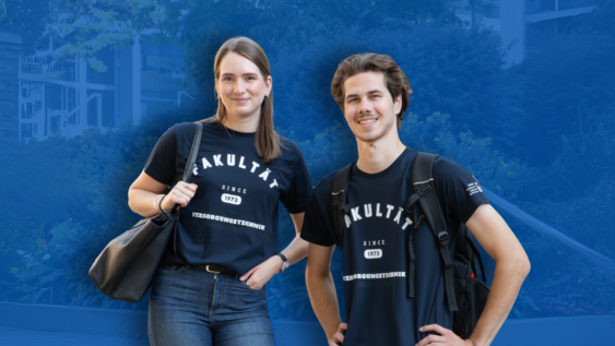 Zwei Studierende tragen die T-Shirts der Fakultät Versorgungstechnik