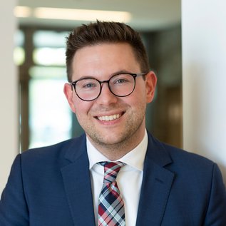 Prof. Dr. jur. Oliver Kreutz LL.M.
