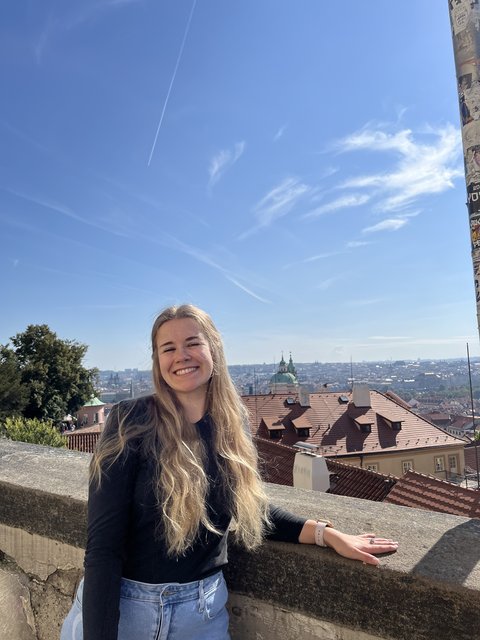 Ostfalia-Studentin Jana Freist war vor dem Wintersemenster 2024/25 mit Kommilitoninnen in Prag. (öffnet Vergrößerung des Bildes)