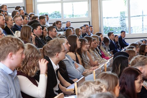 Abschlussfeier 2026 an der Ostfalia am Campus Salzgitter (öffnet Vergrößerung des Bildes)