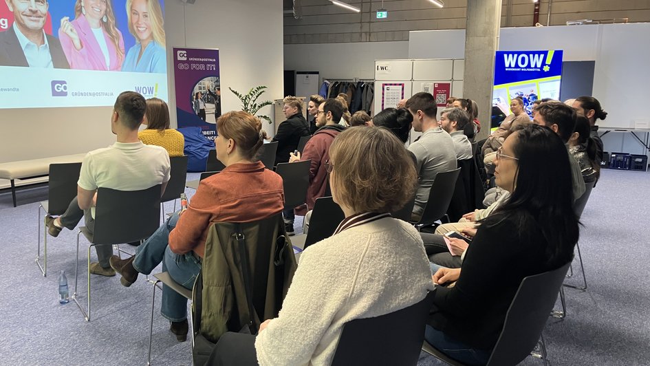 Publikum beim 4. Startup-Lunch der Ostfalia im WOW! WissensOrt Wolfenbüttel.