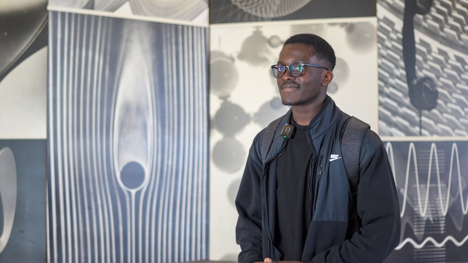 Damien Tebeu, Student der Elektro- und Informationstechnik im ersten Semester an der Ostfalia.