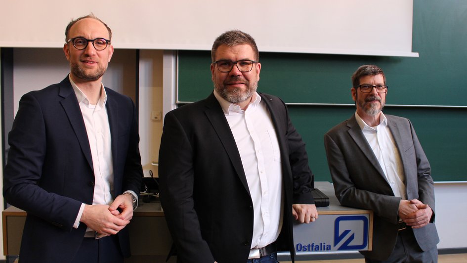 Wirtschaftsdezernent Jens Hofschröer, Standortbeauftragter Prof. Dr. Denis Royer und Vizepräsident Prof. Dr. Thomas Benda (von links nach rechts).