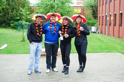 Gruppenbild eines verkleideten Teams beim Gladiatrohr 2026. (öffnet Vergrößerung des Bildes)