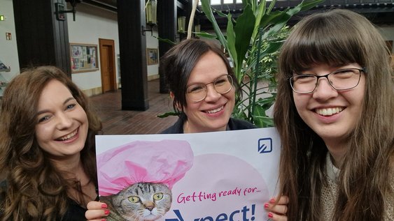 Julia Hussendörfer (Mitte), Lara Mesterknecht und Alicia Beer bereiten gemeinsam die Ostfalia-Karrieremesse Expect vor.