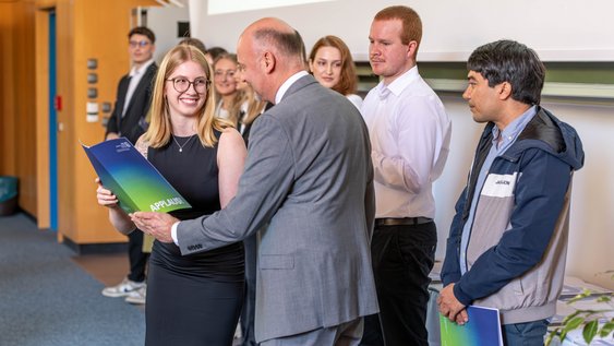 Überreichung von Abschlusszeugnissen am Campus Salzgitter der Ostfalia Hochschule.