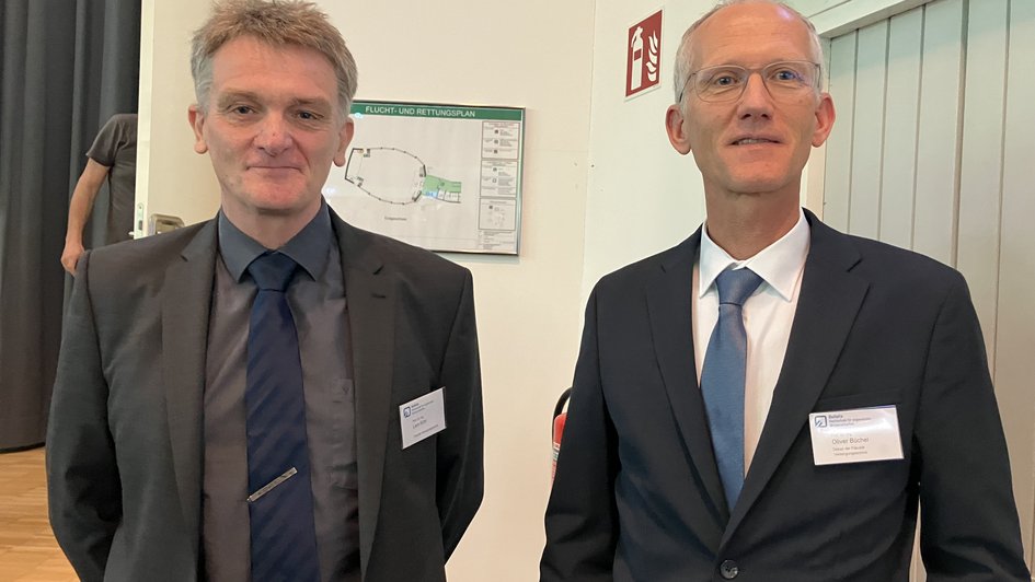 Prof. Dr.-Ing. Lars Kühl (links), Tagungsleiter, und Prof. Dr.-Ing. Oliver Büchel, Dekan der Fakultät Versorgungstechnik.