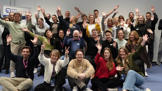 Pressefoto (Archiv Ostfalia): Ein Gruppenfoto der Teilnehmenden des vergangenen Startup Lunchs der Ostfalia Hochschule. 