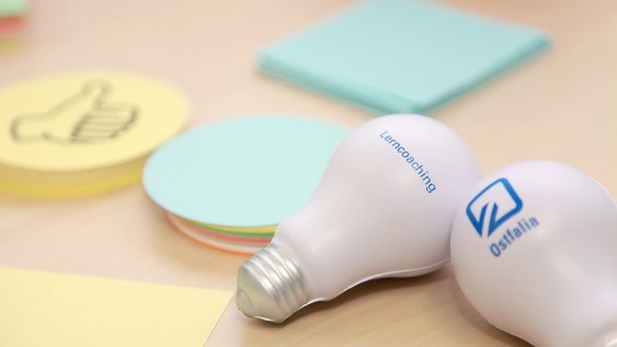 Nahaufnahme Tisch beim Lerncoaching