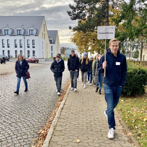 Foto Campusführung (öffnet Vergrößerung des Bildes)