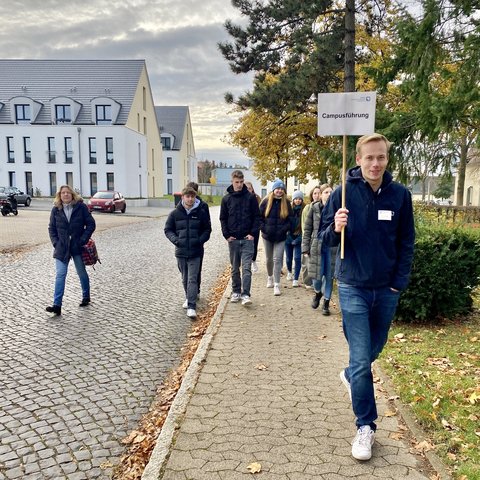 Foto Campusführung (öffnet Vergrößerung des Bildes)