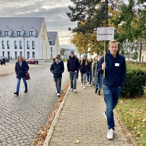 Foto Campusführung (öffnet Vergrößerung des Bildes)