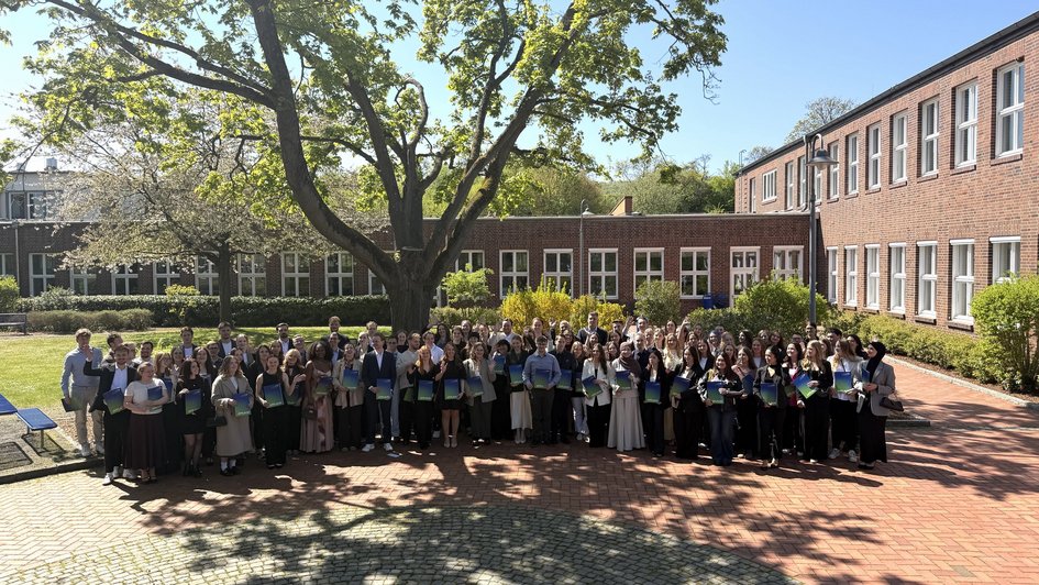 Gruppenbild Absolvent*innenfeier 2026 Fakultät K