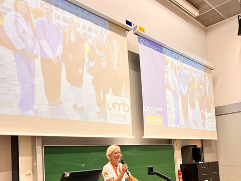 Begrüßung der Gäste der 11. Internationalen Woche in einem Hörsaal am Campus Wolfsburg der Ostfalia Hochschule. (öffnet Vergrößerung des Bildes)