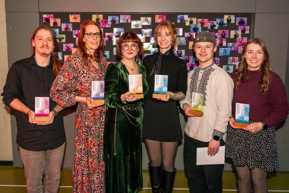 Pressefoto (Tonio Vakalopoulos/Ostfalia): Wurden in diesem Jahr mit den Ostfalia Medienpreisen Salzgitter ausgezeichnet (v. l. n. r.): Julien-Cedrick Mette, Jennifer O´Brien, Christina Hausperger, Maria Künne, Felix Warsawa, Laura Knop