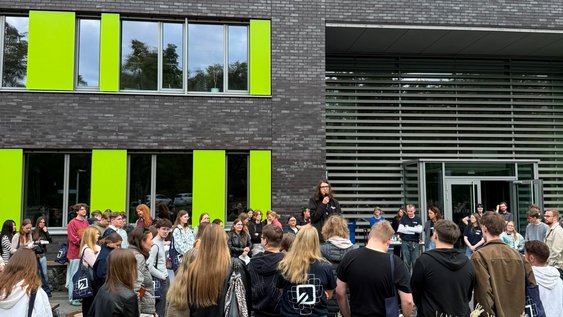 Press photo (Silvia Mödeker/Ostfalia): In the week leading up to the first day of term, the Welcome Week offered new students a varied programme of activities to help them get to know one another. The photo shows the welcome organised by the AStA.