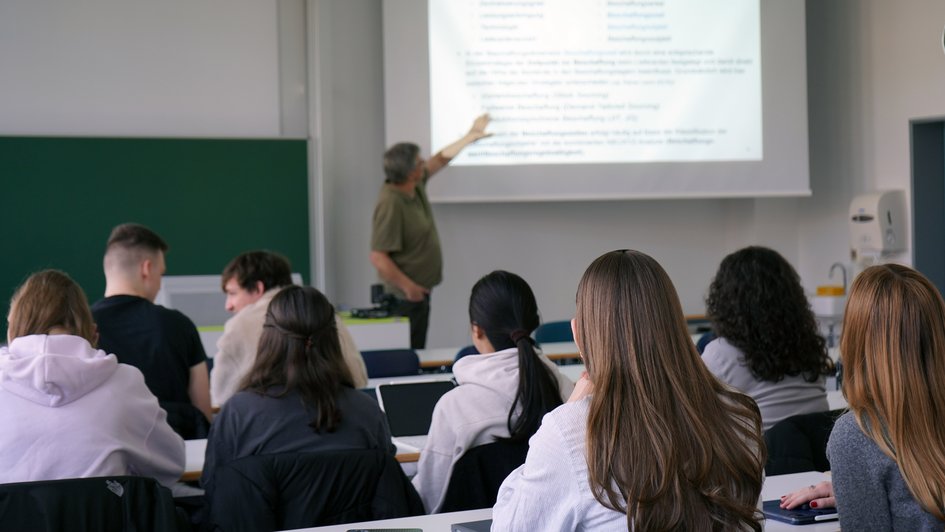 HEG-Schülerinnen und Schüler beim HuL-Seminar