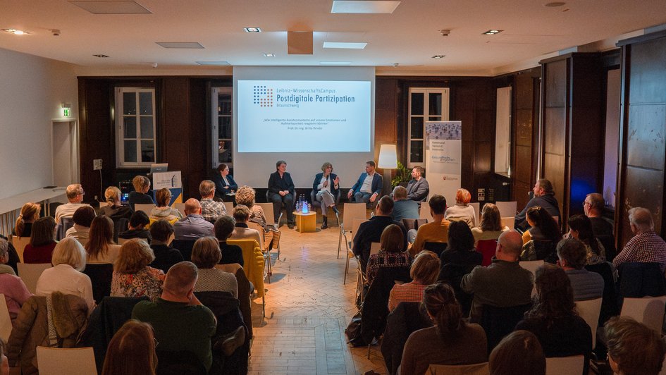 Podiumsdiskussion mit Prof. Dr. Sandra Verena Müller