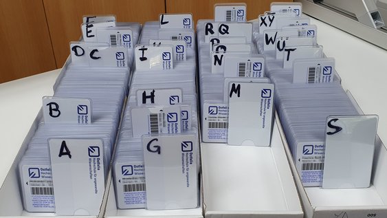Ostfalia-Cards liegen im Rechenzentrum der Ostfalia Hochschule zur Abholung durch die Erstsemester-Studierenden bereit.