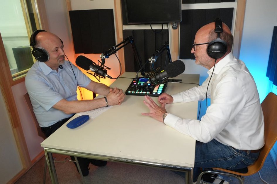 Professor Marco Brey und Professor Heinz-Dieter Quack von der Ostfalia