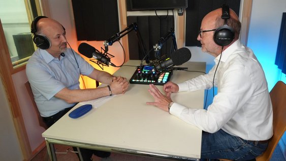 Professor Marco Brey und Professor Heinz-Dieter Quack von der Ostfalia