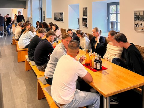 Rahmenprogramm: Küchenparty bei der 11. Internationalen Woche am Campus Wolfsburg der Ostfalia Hochschule. (öffnet Vergrößerung des Bildes)