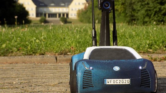 Ein Modellauto des Ostfalia Cups