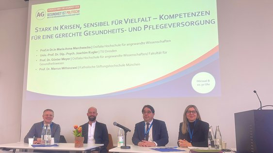 Von rechts: Prof. Dr. Maria Anna Marchwacka, Prof. Dr. Joachim Kugler, Prof. Dr. Marcus Mittenzwei, Prof. Dr. Günter Meyer