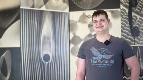 Maxim Huber, Student der Elektro- und Informationstechnik im ersten Semester an der Ostfalia. (öffnet Vergrößerung des Bildes)