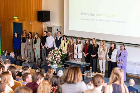 Abschlussfeier 2025 an der Ostfalia am Campus Salzgitter (öffnet Vergrößerung des Bildes)