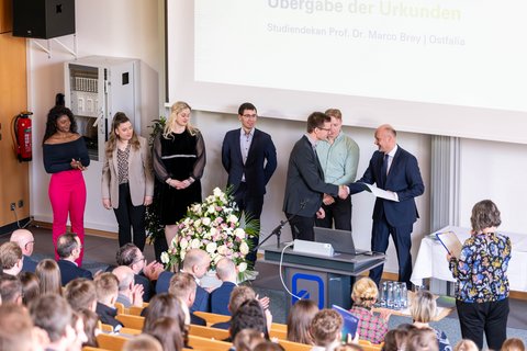 Abschlussfeier 2024 (öffnet Vergrößerung des Bildes)