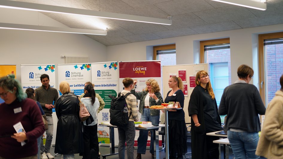 Netzwerken, austauschen, informieren - auf dem Markt der Möglichkeiten.
