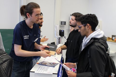 Recruiting Night Duales Studium an der Ostfalia im September 2026 - Studieninteressierte, Partnerunternehmen und Hochschule finden ihre Matches. (öffnet Vergrößerung des Bildes)
