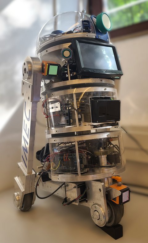 1. Version vom Roboter iMARS (interktives Mobiles Autonomes Roboter System) Fak. Maschinenbau - IMECDr. Balan (öffnet Vergrößerung des Bildes)