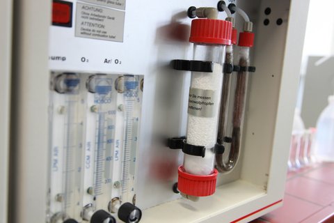 Nahaufnahme der Ausstattung im Labor für Instrumentelle Analytik