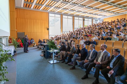 Abschlussfeier 2025 an der Ostfalia am Campus Salzgitter (öffnet Vergrößerung des Bildes)