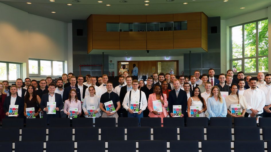 Gruppenfoto der Absolvent*innen