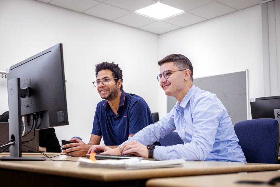 Studenten der Ostfalia Hochschule am Campus Wolfenbüttel. Dort kann man unter anderem Recht, Finanzmanagement und Steuern studieren.