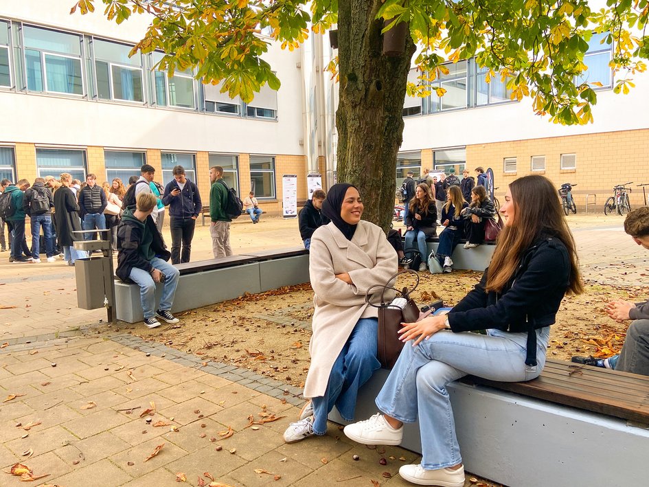 Pressefoto (Magdalena Oleszczyk): Nach der zentralen Begrüßung hatten die Studierenden die Möglichkeit, neue Kontakte zu knüpfen.