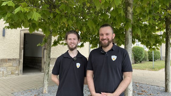 Lucas Dehmel und Lukas Bartenstein von Warden Robotics